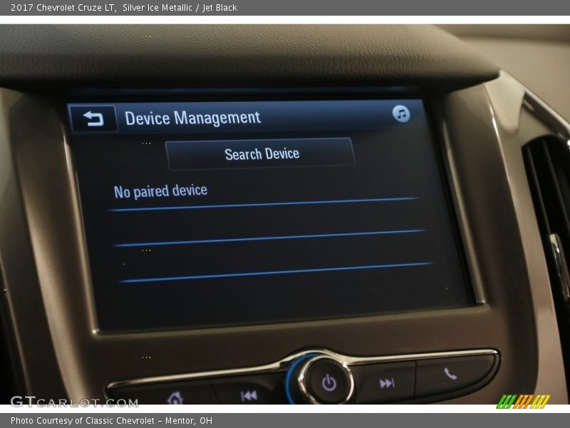 Silver Ice Metallic / Jet Black 2017 Chevrolet Cruze LT