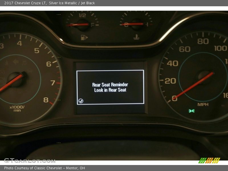 Silver Ice Metallic / Jet Black 2017 Chevrolet Cruze LT