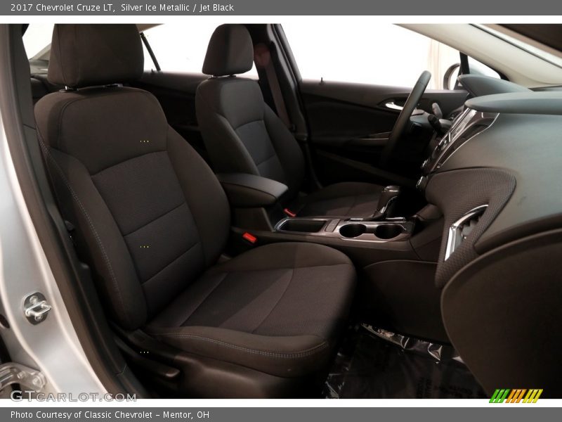 Silver Ice Metallic / Jet Black 2017 Chevrolet Cruze LT