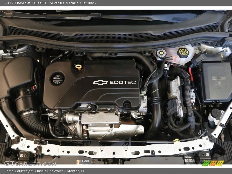 Silver Ice Metallic / Jet Black 2017 Chevrolet Cruze LT