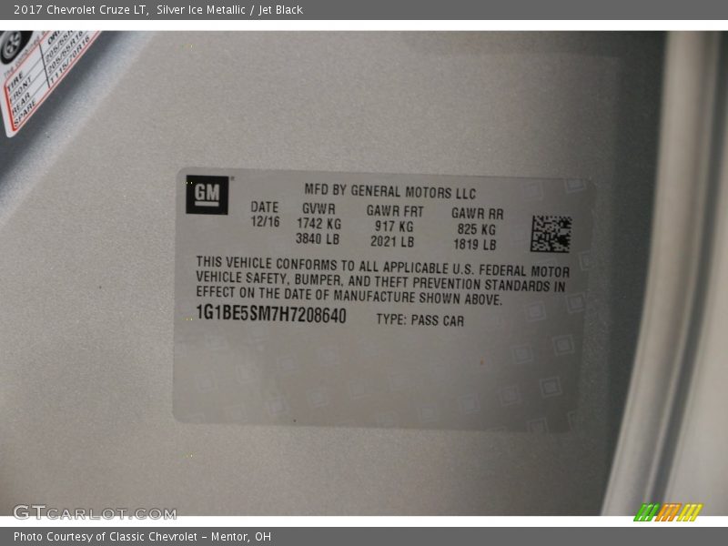 Silver Ice Metallic / Jet Black 2017 Chevrolet Cruze LT
