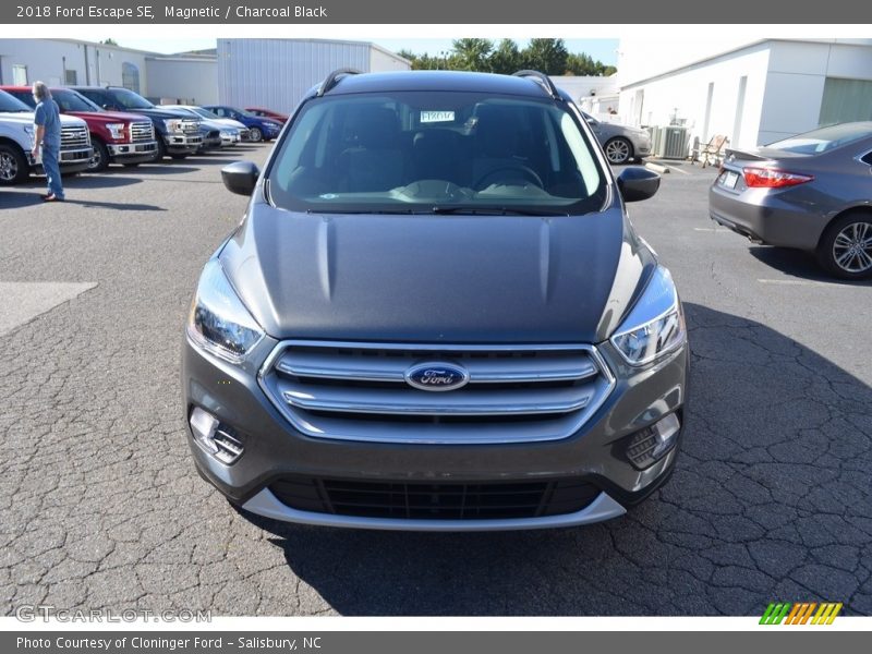 Magnetic / Charcoal Black 2018 Ford Escape SE