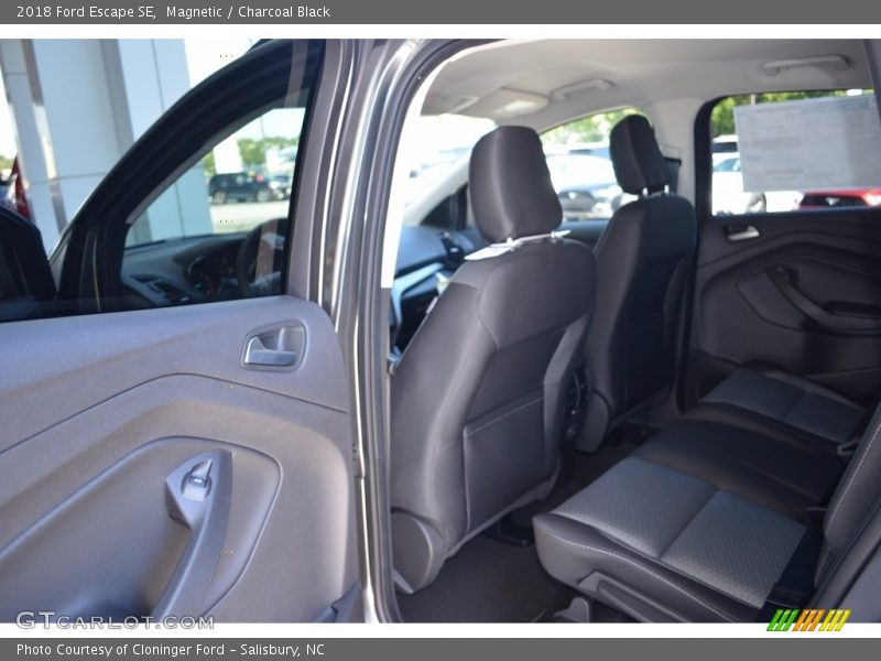 Magnetic / Charcoal Black 2018 Ford Escape SE