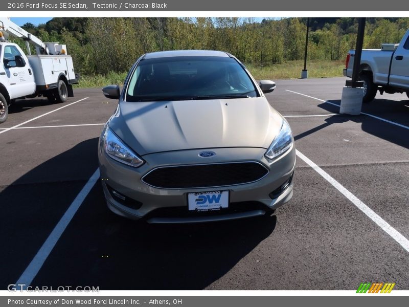 Tectonic / Charcoal Black 2016 Ford Focus SE Sedan