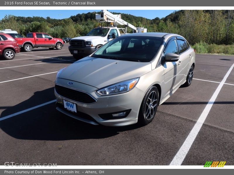 Tectonic / Charcoal Black 2016 Ford Focus SE Sedan