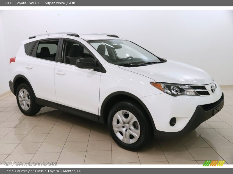 Super White / Ash 2015 Toyota RAV4 LE