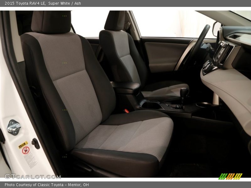 Super White / Ash 2015 Toyota RAV4 LE