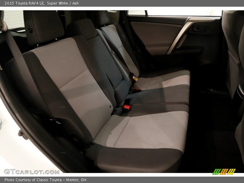 Super White / Ash 2015 Toyota RAV4 LE