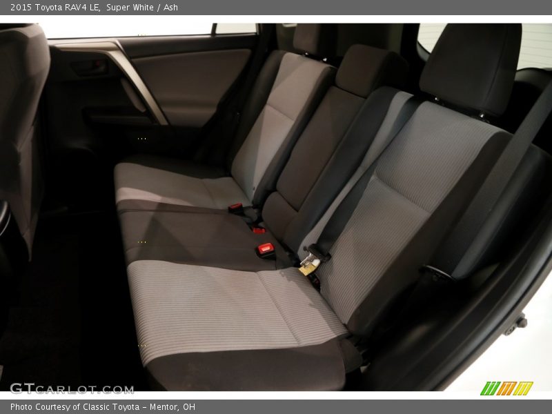 Super White / Ash 2015 Toyota RAV4 LE