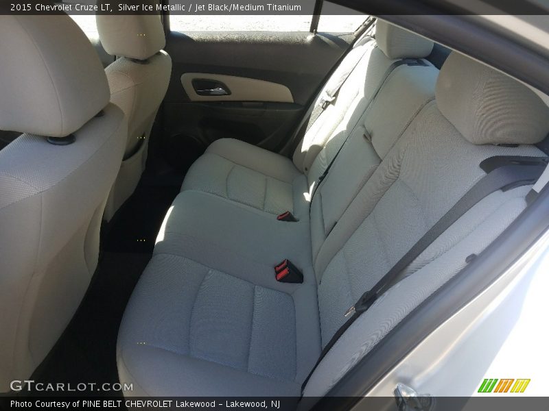 Silver Ice Metallic / Jet Black/Medium Titanium 2015 Chevrolet Cruze LT