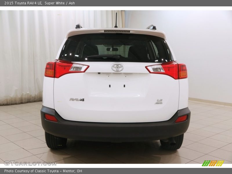 Super White / Ash 2015 Toyota RAV4 LE