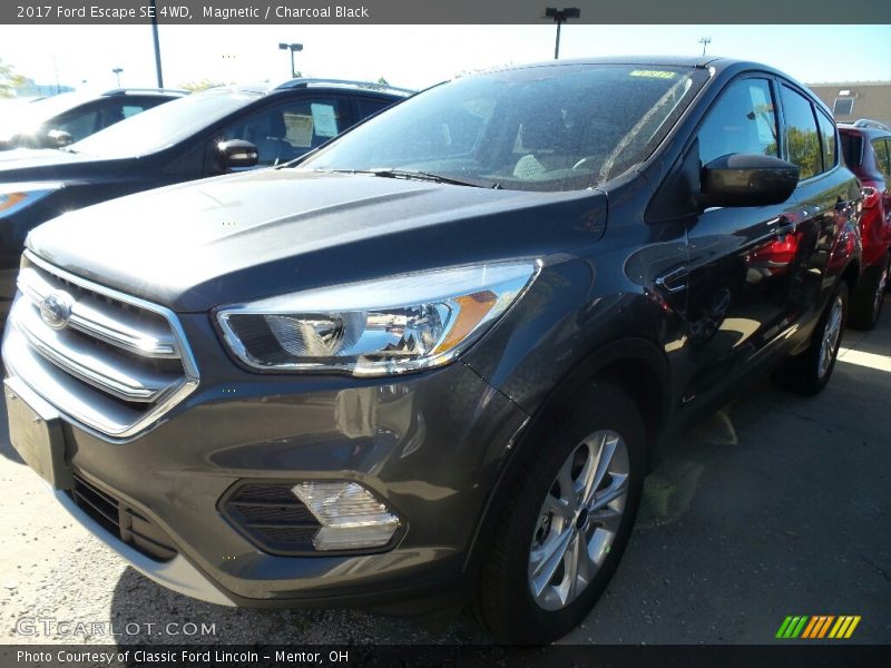 Magnetic / Charcoal Black 2017 Ford Escape SE 4WD