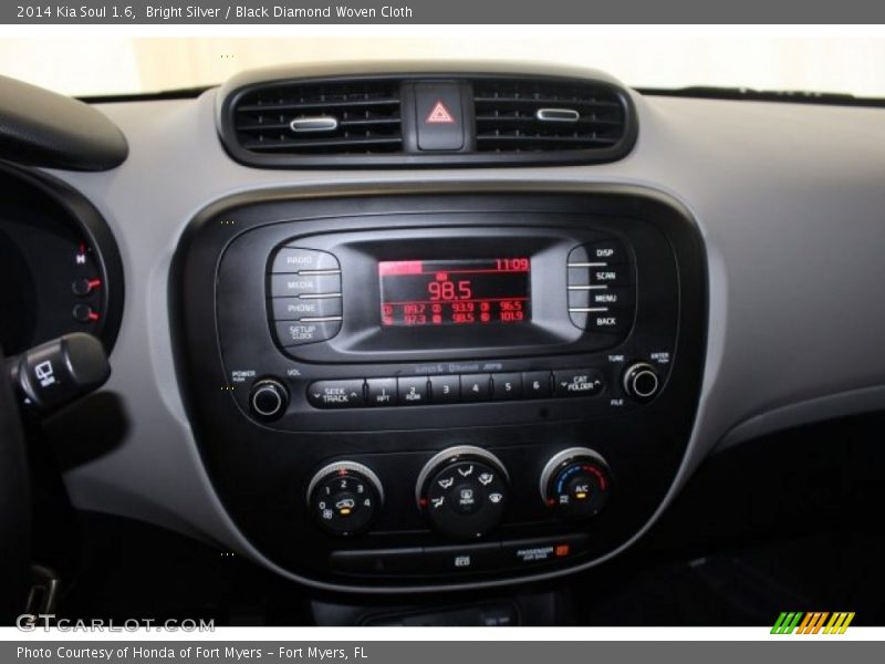 Bright Silver / Black Diamond Woven Cloth 2014 Kia Soul 1.6