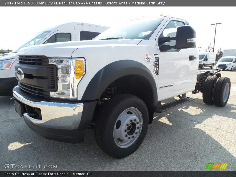 Oxford White / Medium Earth Gray 2017 Ford F550 Super Duty XL Regular Cab 4x4 Chassis