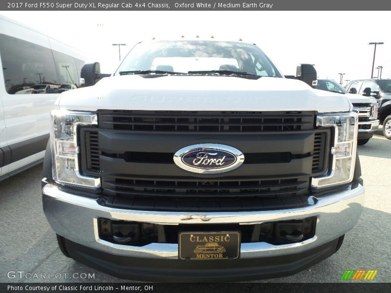 Oxford White / Medium Earth Gray 2017 Ford F550 Super Duty XL Regular Cab 4x4 Chassis