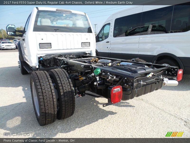 Oxford White / Medium Earth Gray 2017 Ford F550 Super Duty XL Regular Cab 4x4 Chassis