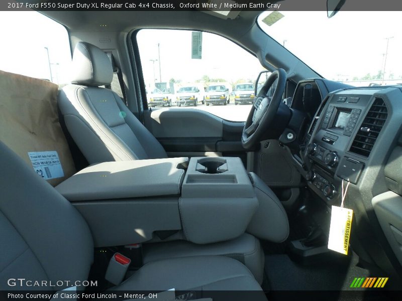 Oxford White / Medium Earth Gray 2017 Ford F550 Super Duty XL Regular Cab 4x4 Chassis