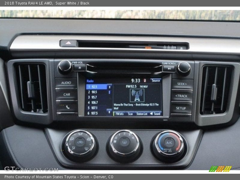 Super White / Black 2018 Toyota RAV4 LE AWD