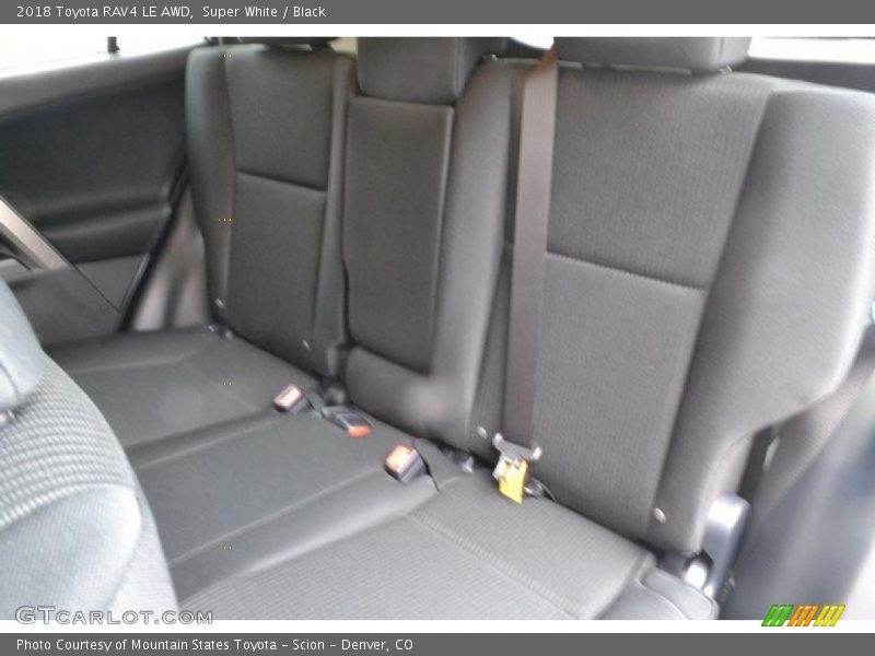 Super White / Black 2018 Toyota RAV4 LE AWD