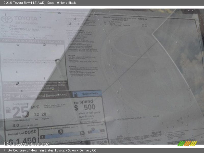 Super White / Black 2018 Toyota RAV4 LE AWD