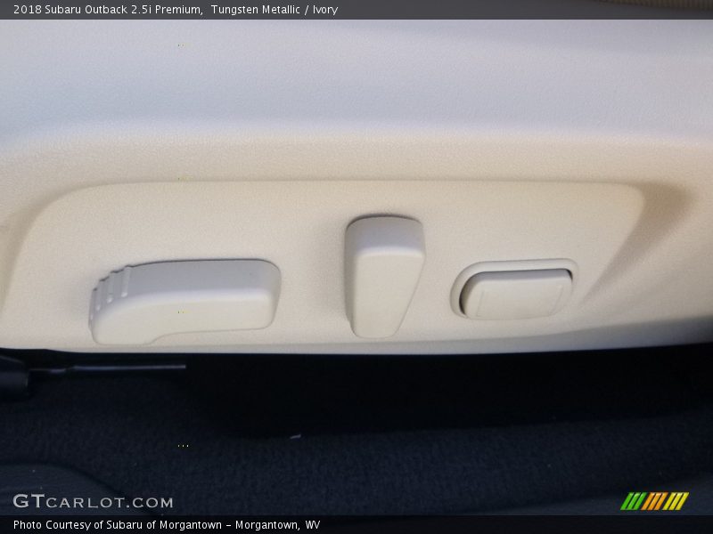 Tungsten Metallic / Ivory 2018 Subaru Outback 2.5i Premium