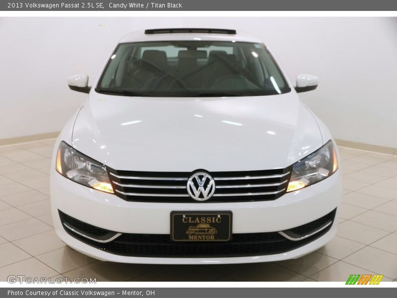 Candy White / Titan Black 2013 Volkswagen Passat 2.5L SE