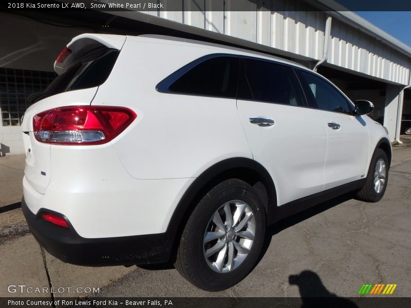 Snow White Pearl / Black 2018 Kia Sorento LX AWD