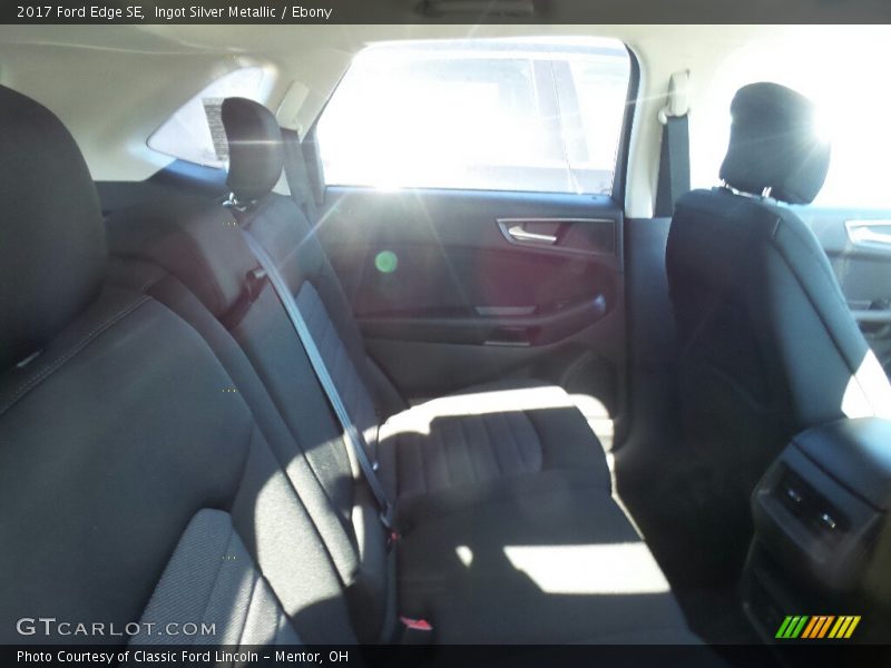 Ingot Silver Metallic / Ebony 2017 Ford Edge SE