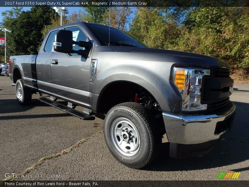 Magnetic / Medium Earth Gray 2017 Ford F350 Super Duty XL SuperCab 4x4