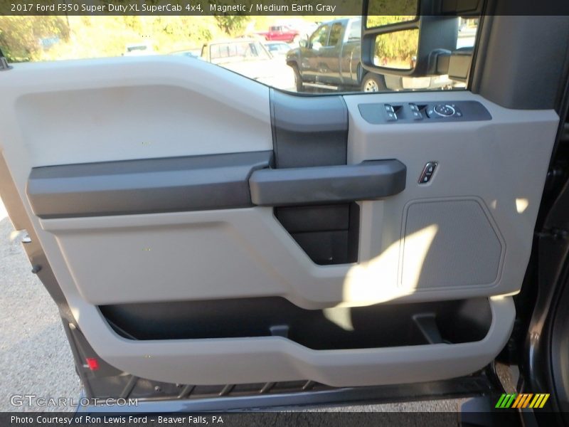 Magnetic / Medium Earth Gray 2017 Ford F350 Super Duty XL SuperCab 4x4