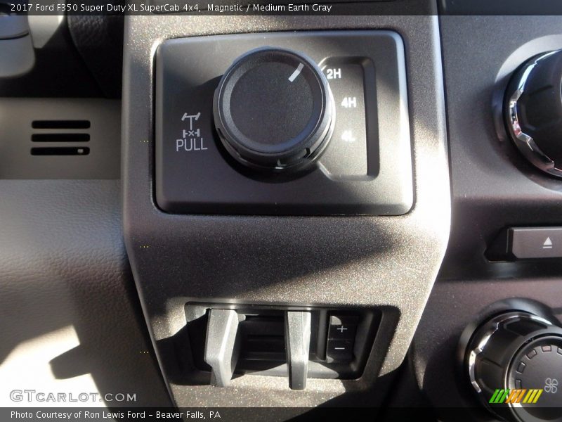Magnetic / Medium Earth Gray 2017 Ford F350 Super Duty XL SuperCab 4x4