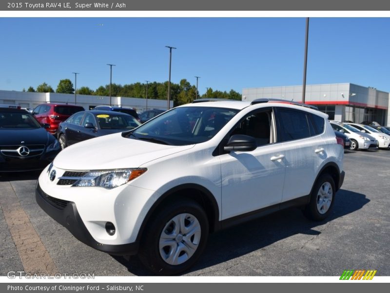 Super White / Ash 2015 Toyota RAV4 LE