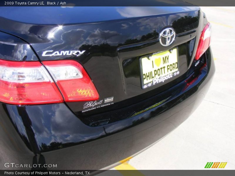 Black / Ash 2009 Toyota Camry LE