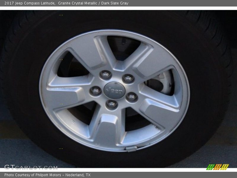Granite Crystal Metallic / Dark Slate Gray 2017 Jeep Compass Latitude