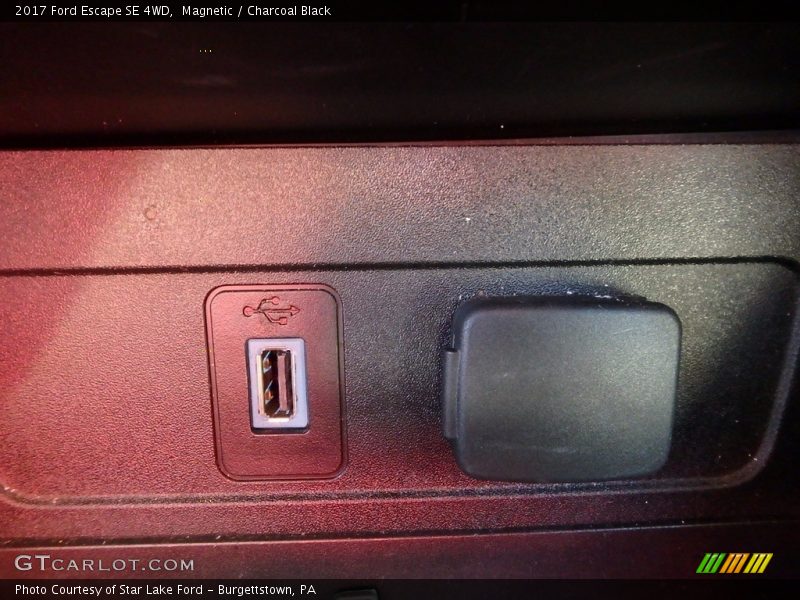Magnetic / Charcoal Black 2017 Ford Escape SE 4WD