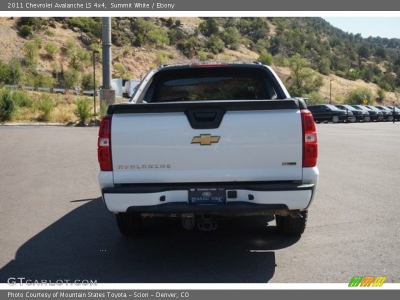 Summit White / Ebony 2011 Chevrolet Avalanche LS 4x4