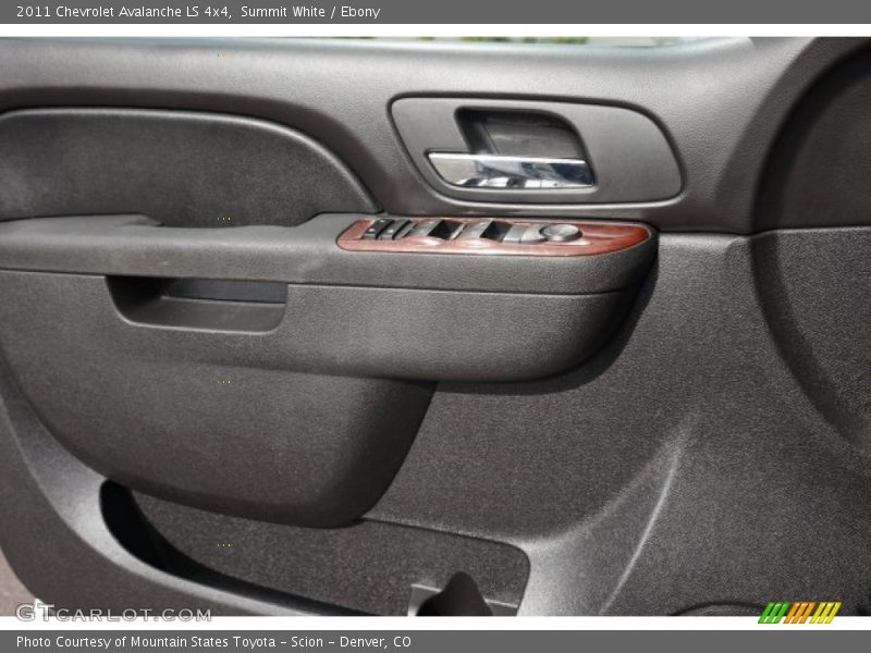 Summit White / Ebony 2011 Chevrolet Avalanche LS 4x4