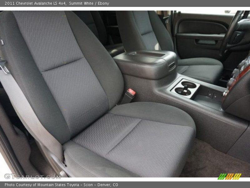 Summit White / Ebony 2011 Chevrolet Avalanche LS 4x4