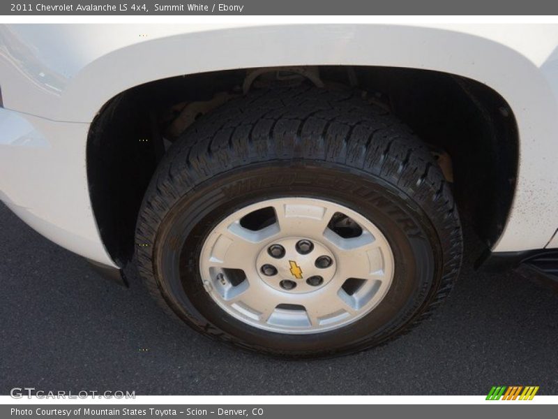 Summit White / Ebony 2011 Chevrolet Avalanche LS 4x4