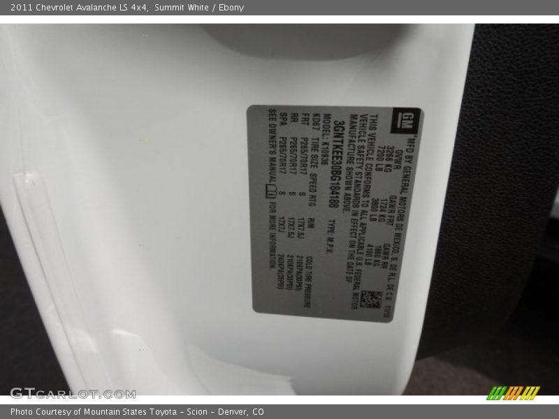 Summit White / Ebony 2011 Chevrolet Avalanche LS 4x4
