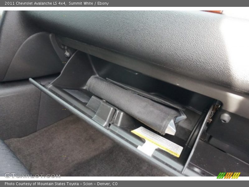 Summit White / Ebony 2011 Chevrolet Avalanche LS 4x4