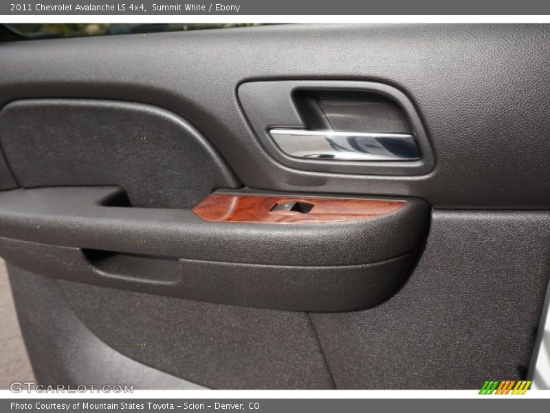 Summit White / Ebony 2011 Chevrolet Avalanche LS 4x4