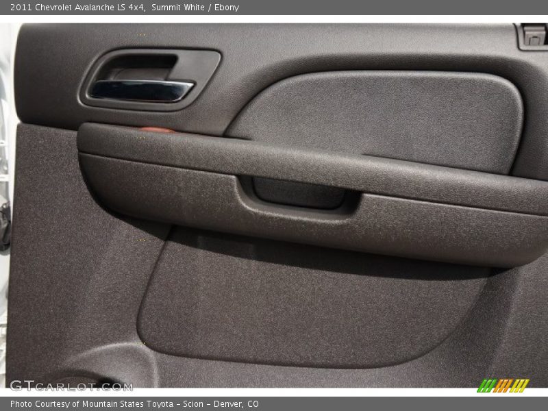 Summit White / Ebony 2011 Chevrolet Avalanche LS 4x4