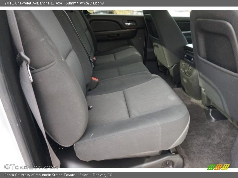 Summit White / Ebony 2011 Chevrolet Avalanche LS 4x4