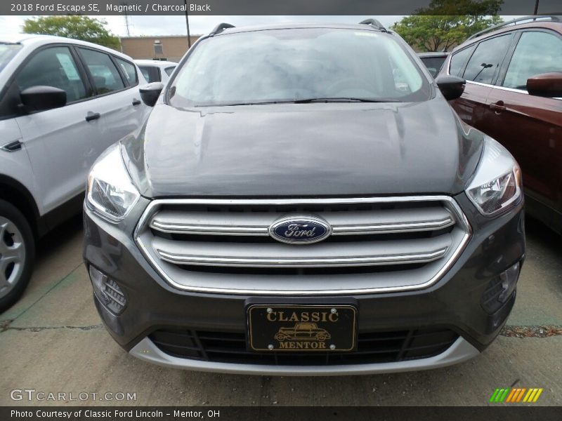 Magnetic / Charcoal Black 2018 Ford Escape SE