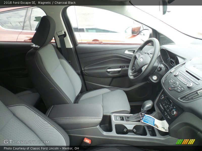 Magnetic / Charcoal Black 2018 Ford Escape SE