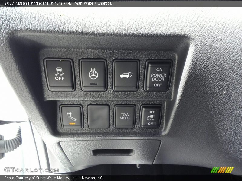 Pearl White / Charcoal 2017 Nissan Pathfinder Platinum 4x4