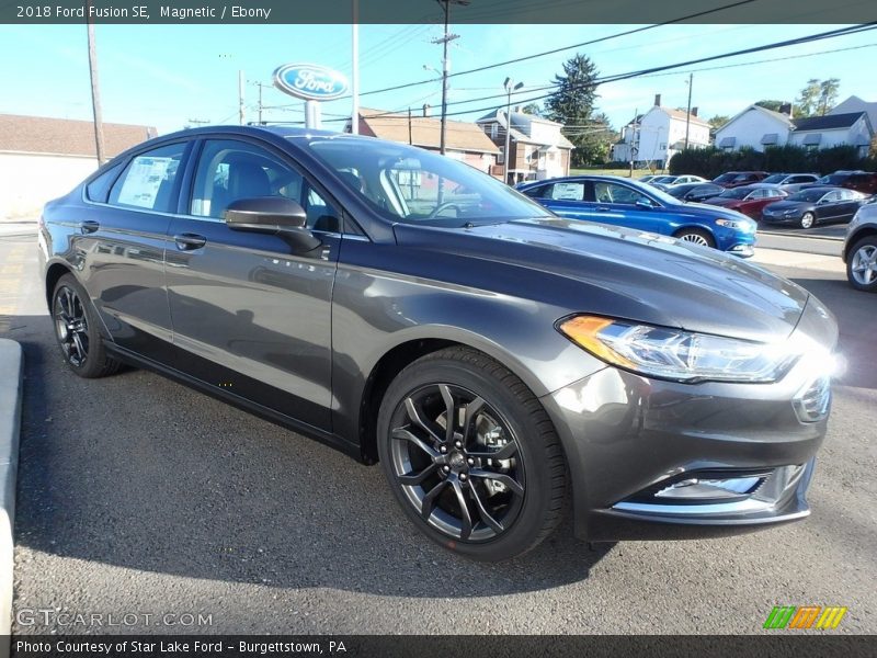 Front 3/4 View of 2018 Fusion SE