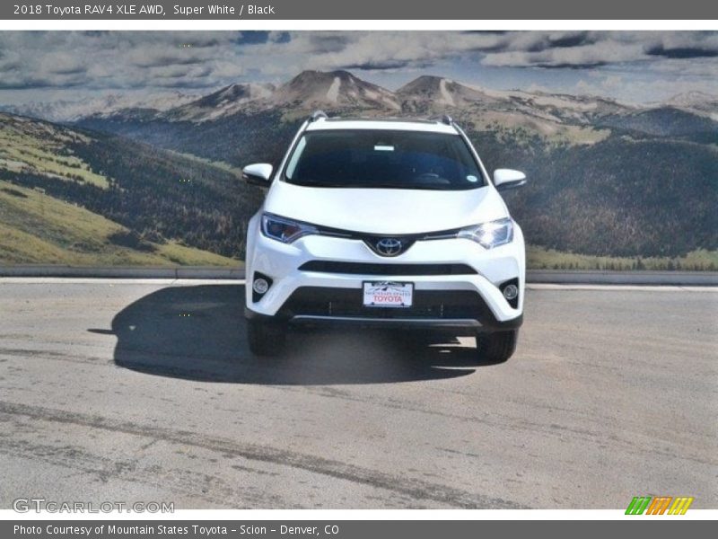 Super White / Black 2018 Toyota RAV4 XLE AWD