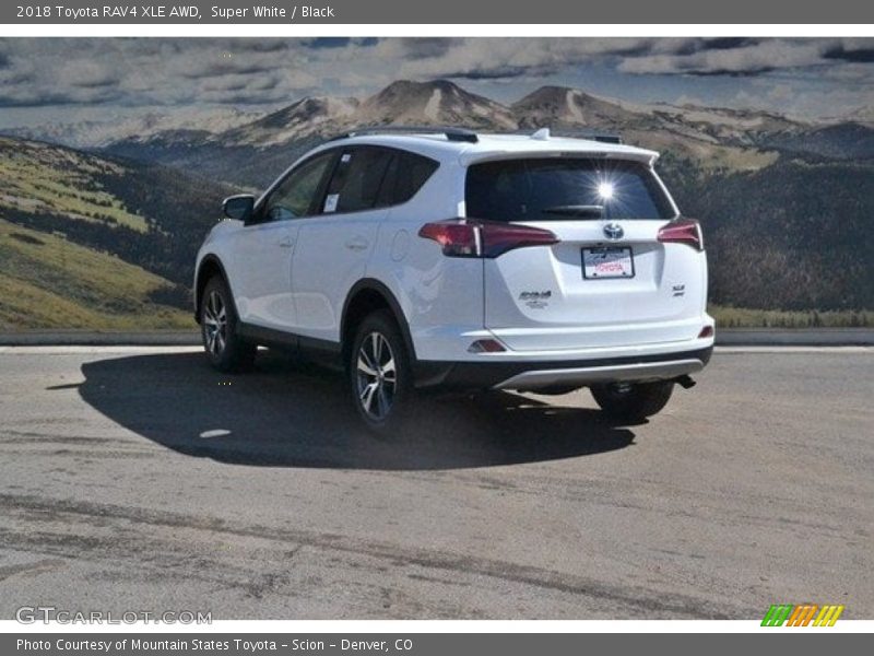 Super White / Black 2018 Toyota RAV4 XLE AWD